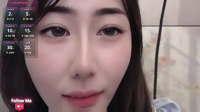qiqi-- online show from 05-25-26, 04:02