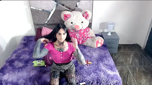 Snapshot of emma_onassis_17 chatting on 05-12-26, 12:08 emma onassis 17 online show from 05-12-26, 12:08