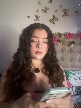 Snapshot of Jullieetta chatting on 05-28-26, 12:02 Jullieetta online show from 05-28-26, 12:02