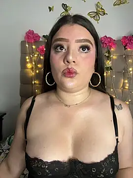 Snapshot of Jullieetta chatting on 06-28-26, 11:38 Jullieetta online show from 06-28-26, 11:38