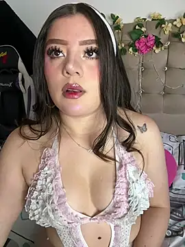 Snapshot of Jullieetta chatting on 07-14-26, 12:33 Jullieetta online show from 07-14-26, 12:33