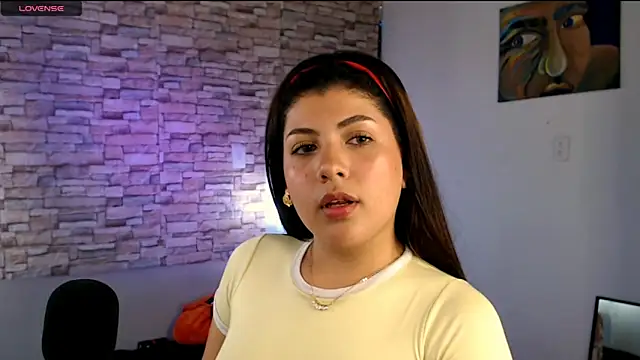 Snapshot of Luci_Amore chatting on 12-10-24, 09:11 Luci Amore online show from 12-10-24, 09:11