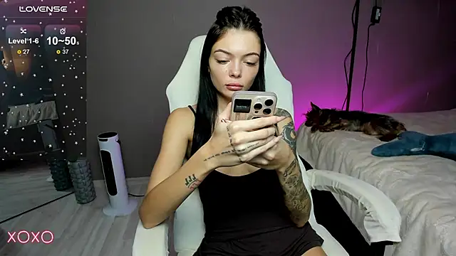 Snapshot of Mariella_Adamss chatting on 10-10-25, 08:13 Mariella Adamss online show from 10-10-25, 08:13