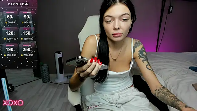 Snapshot of Mariella_Adamss chatting on 10-17-25, 01:03 Mariella Adamss online show from 10-17-25, 01:03