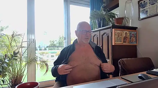 Snapshot of sperpa chatting on 02-21-26, 09:32 sperpa online show from 02-21-26, 09:32