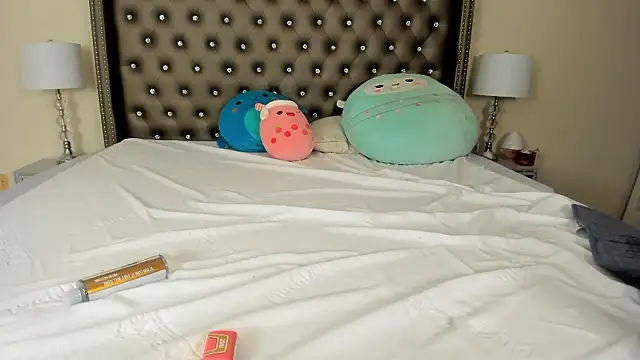 NadiaLyla online show from 01-10-26, 02:35