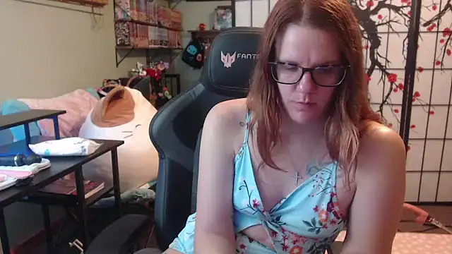 Sarahtineke online show from 03-24-26, 04:12