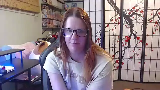 Snapshot of Sarahtineke chatting on 05-18-26, 04:07 Sarahtineke online show from 05-18-26, 04:07
