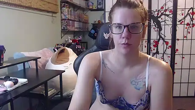 Sarahtineke online show from 08-06-26, 03:36