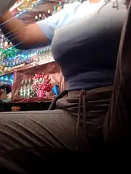 Snapshot of VivienAndClark chatting on 03-18-25, 05:53 VivienAndClark online show from 03-18-25, 05:53