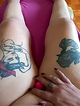 Snapshot of Hotsereia chatting on 10-19-25, 01:12 Hotsereia online show from 10-19-25, 01:12