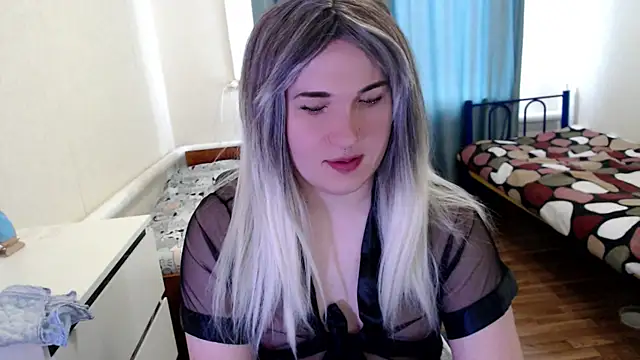 Snapshot of EvaMiron chatting on 05-12-26, 06:10 EvaMiron online show from 05-12-26, 06:10