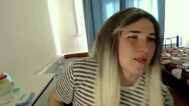 Snapshot of EvaMiron chatting on 05-16-26, 11:20 EvaMiron online show from 05-16-26, 11:20