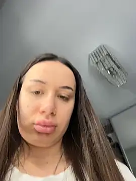 deliaroyal online show from 02-06-26, 01:03