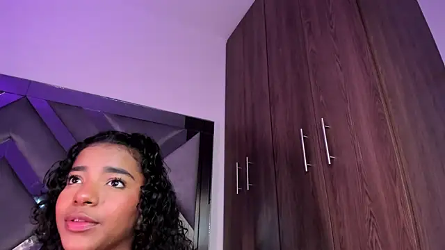 Snapshot of Iris_hott1 chatting on 02-08-25, 12:06 Iris hott1 online show from 02-08-25, 12:06