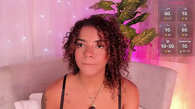 Snapshot of Iris_hott1 chatting on 09-23-25, 02:36 Iris hott1 online show from 09-23-25, 02:36
