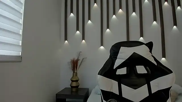 Snapshot of megan_cooper28 chatting on 11-13-25, 07:02 megan cooper28 online show from 11-13-25, 07:02