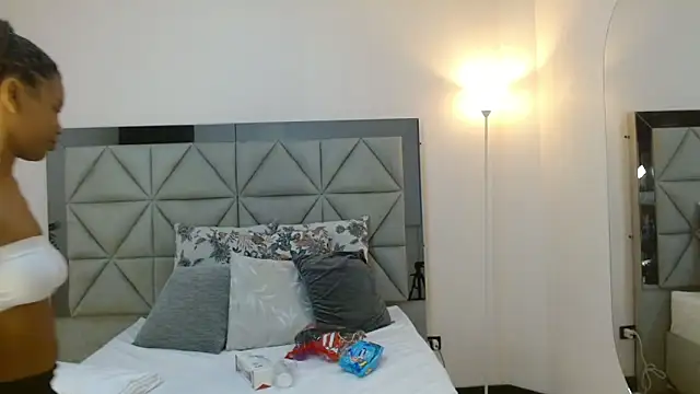 genesis moretz online show from 02-28-26, 03:40