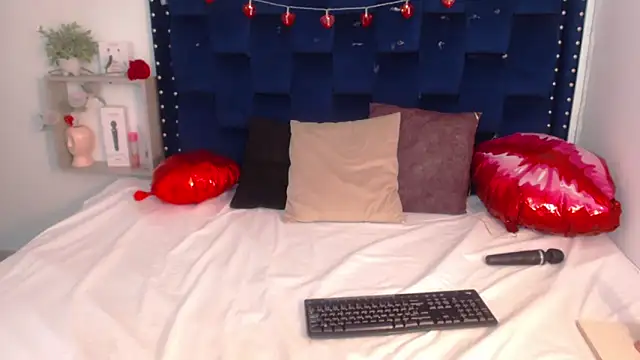 Snapshot of SaraApril_1 chatting on 02-16-25, 04:32 SaraApril 1 online show from 02-16-25, 04:32