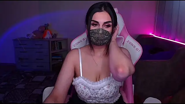 Snapshot of __Yasmina__ chatting on 03-13-25, 06:58   Yasmina   online show from 03-13-25, 06:58