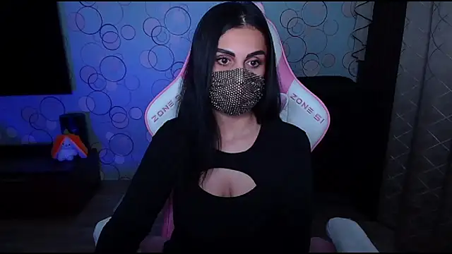 Snapshot of __Yasmina__ chatting on 10-06-25, 09:18   Yasmina   online show from 10-06-25, 09:18