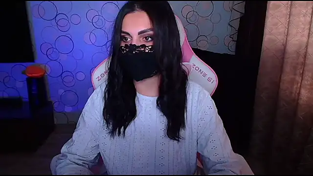 Snapshot of __Yasmina__ chatting on 10-14-25, 04:02   Yasmina   online show from 10-14-25, 04:02