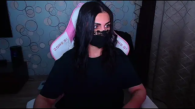 Snapshot of __Yasmina__ chatting on 10-21-25, 02:56   Yasmina   online show from 10-21-25, 02:56