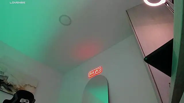 Snapshot of LucianSinclair chatting on 02-05-25, 04:06 LucianSinclair online show from 02-05-25, 04:06