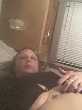 Everlyrose27 online show from 12-31-24, 06:16