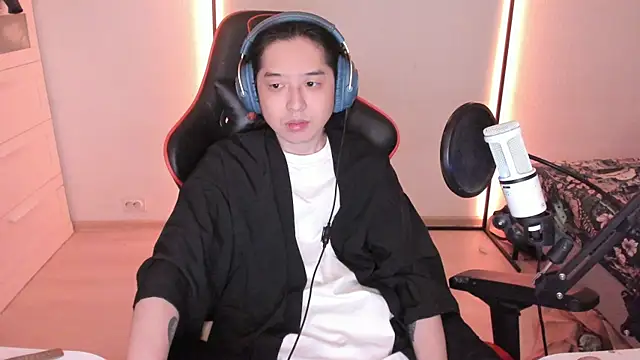 wexlee7 online show from 01-12-26, 12:38