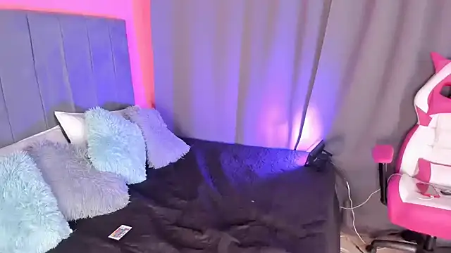 naatashamendozaa online show from 12-14-24, 03:36