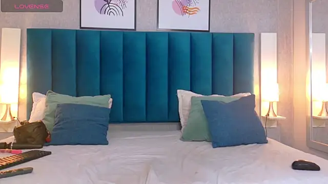 CheneellLorens online show from 03-06-25, 07:43