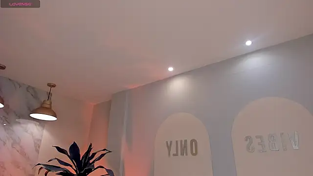 PaulinaSantos  online show from 04-21-26, 07:17