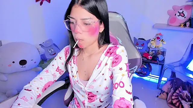 Snapshot of cutestephuwu chatting on 10-10-25, 11:37 cutestephuwu online show from 10-10-25, 11:37