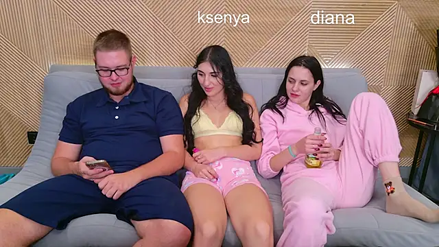 Ksenny online show from 10-25-25, 03:18