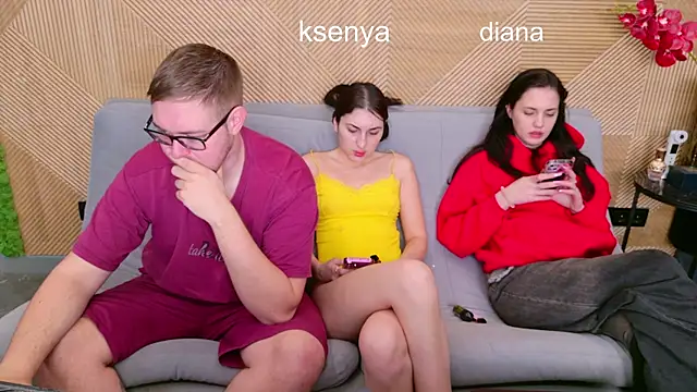 Ksenny online show from 04-07-26, 06:14