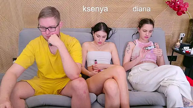 Ksenny online show from 04-21-26, 06:09