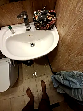 Snapshot of Exhibitionist1508 chatting on 11-15-25, 04:21 Exhibitionist1508 online show from 11-15-25, 04:21