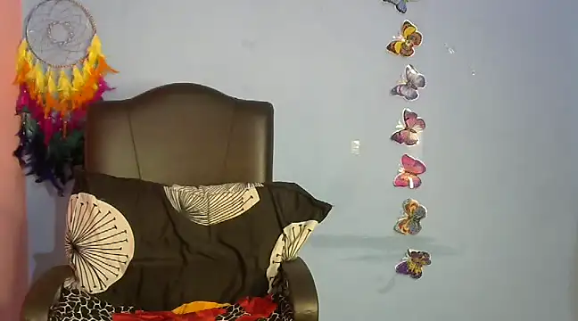 Snapshot of Black_cat_cutie chatting on 12-20-24, 03:03 Black cat cutie online show from 12-20-24, 03:03