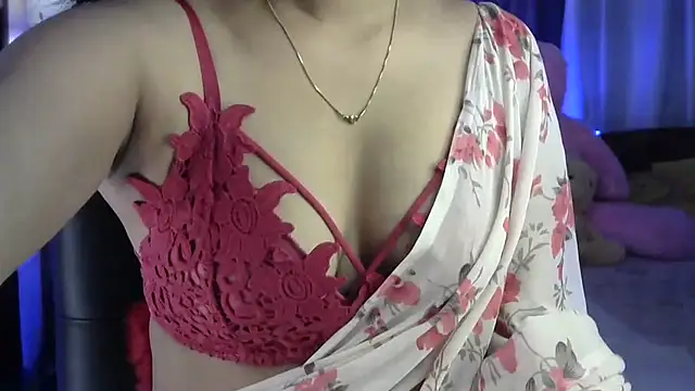 Snapshot of Black_cat_cutie chatting on 10-17-25, 04:37 Black cat cutie online show from 10-17-25, 04:37