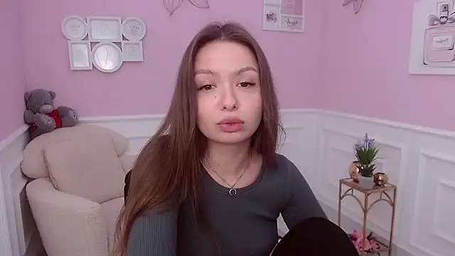 LucySkilar online show from 12-12-24, 05:52