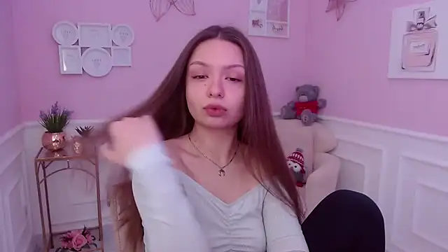 LucySkilar online show from 02-04-25, 05:53