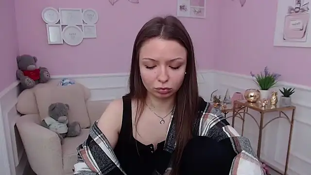 LucySkilar online show from 01-15-26, 06:07