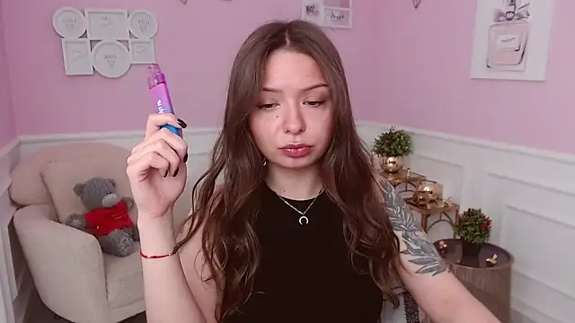 Snapshot of LucySkilar chatting on 05-29-26, 03:59 LucySkilar online show from 05-29-26, 03:59