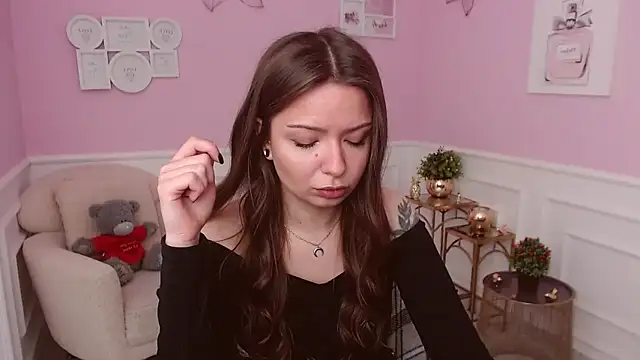 Snapshot of LucySkilar chatting on 06-02-26, 04:25 LucySkilar online show from 06-02-26, 04:25