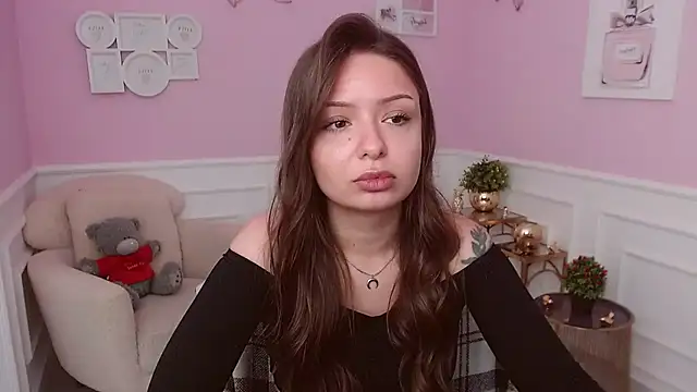 Snapshot of LucySkilar chatting on 06-07-26, 04:38 LucySkilar online show from 06-07-26, 04:38