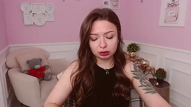 LucySkilar online show from 06-29-26, 04:19
