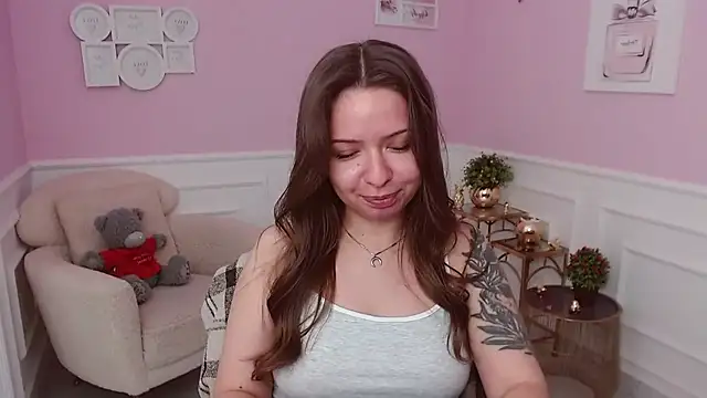 LucySkilar online show from 07-07-26, 06:47