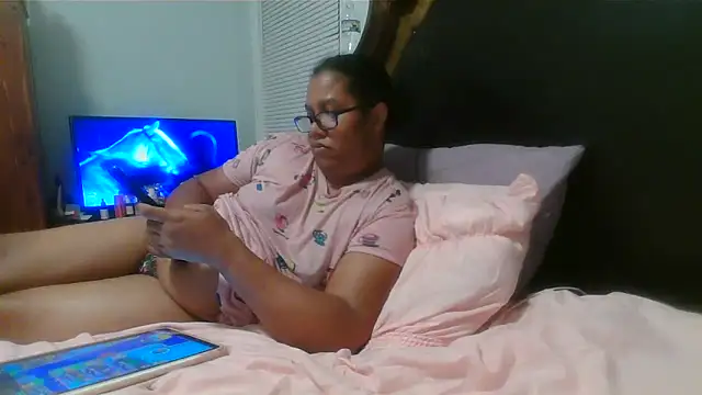 ebonyred online show from 04-28-26, 02:10