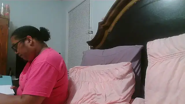ebonyred online show from 04-29-26, 12:48
